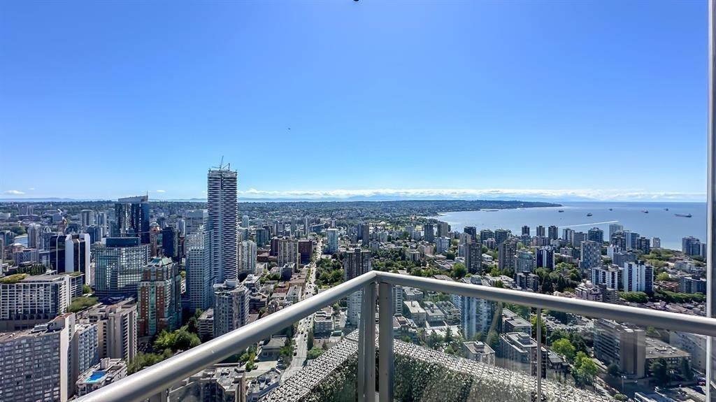 5004 1128 W Georgia Street