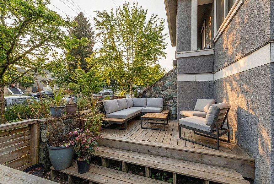 2156 E Pender Street