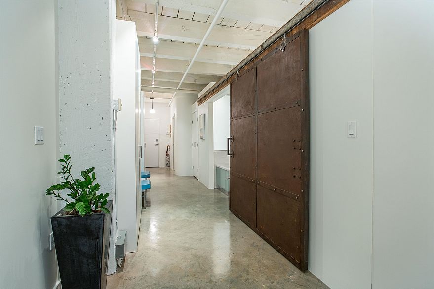 303 55 E Cordova Street