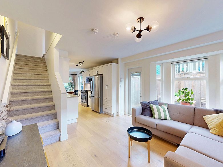 101 1672 E Pender Street