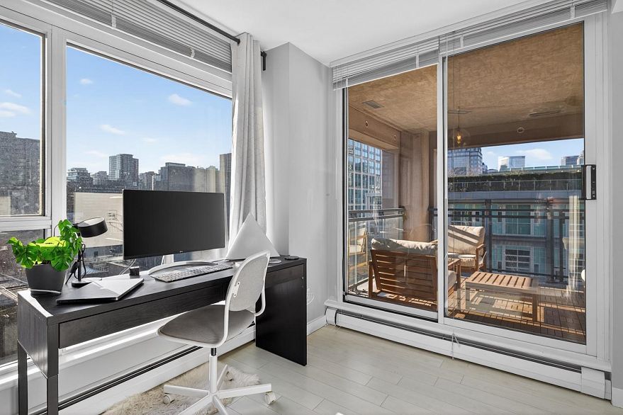 1201 183 Keefer Place