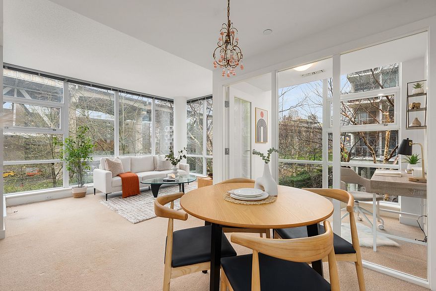 605 633 Kinghorne Mews