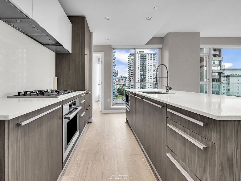 905 1221 Bidwell Street