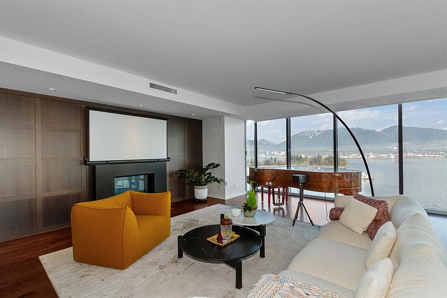 1902 1169 W Cordova Street