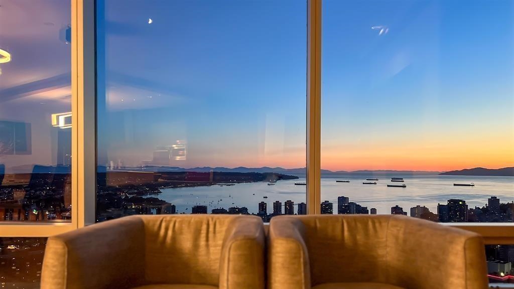 5004 1128 W Georgia Street