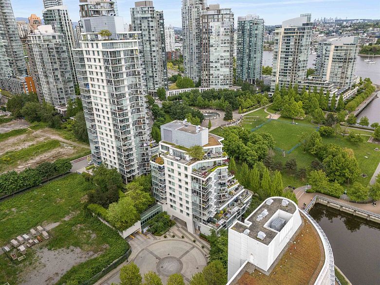 605 633 Kinghorne Mews