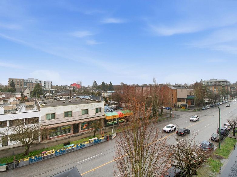 PH6 688 E 17th Avenue