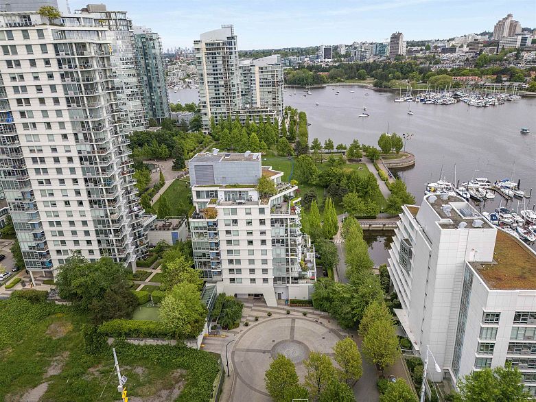 605 633 Kinghorne Mews