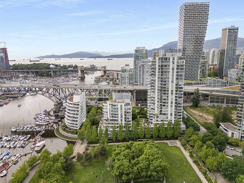 605 633 Kinghorne Mews