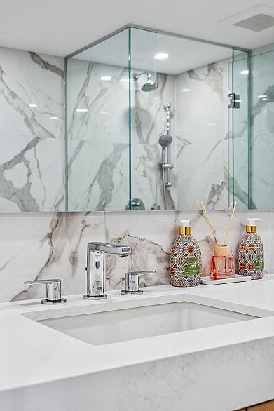 1903 989 Beatty Street