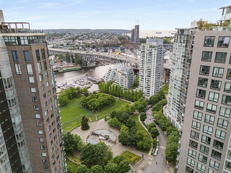 605 633 Kinghorne Mews