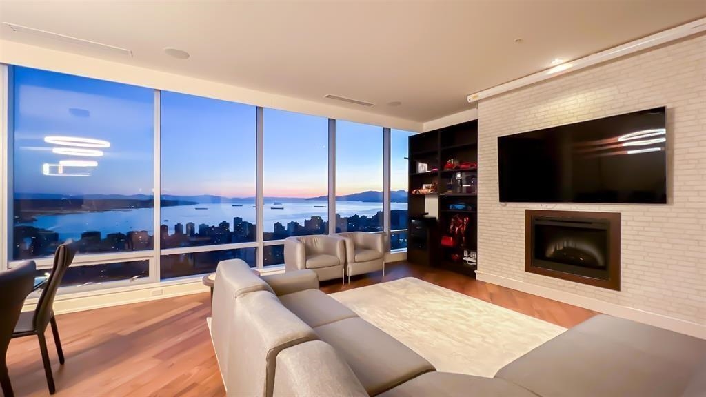 5004 1128 W Georgia Street