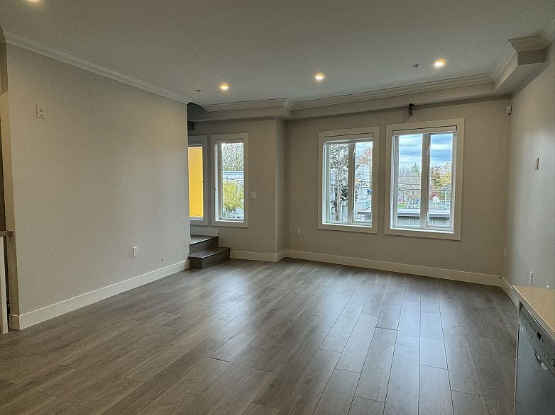 7555 OAK STREET, Vancouver BC V6P 4A4