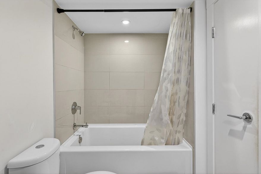 606 1009 Harwood Street