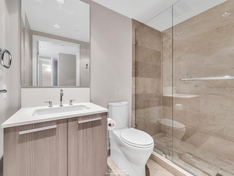 905 1221 Bidwell Street