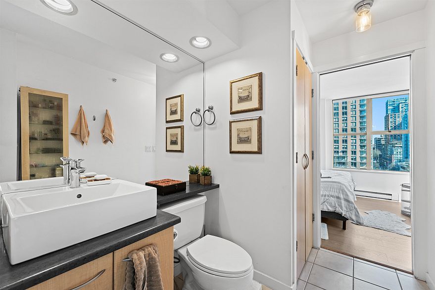 1206 969 Richards Street