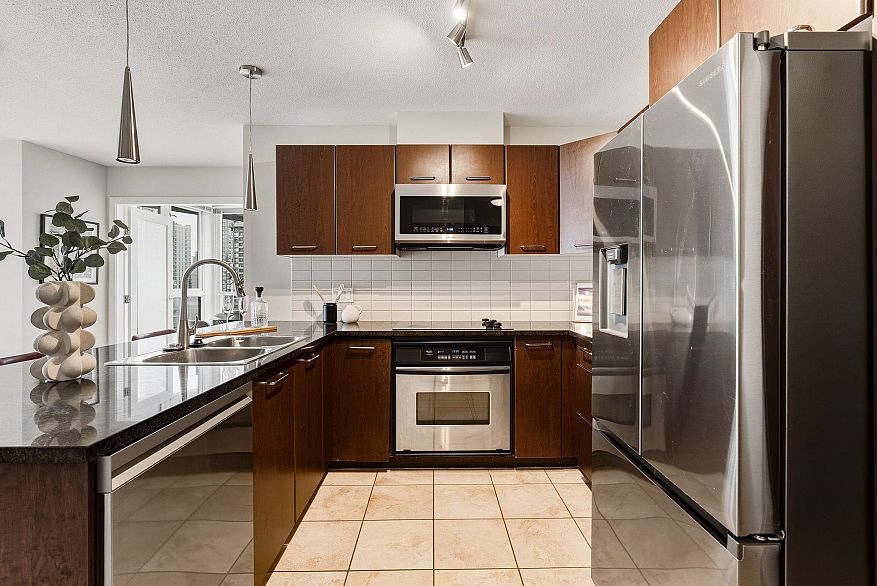 906 1155 Seymour Street