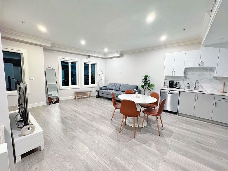 7555 OAK STREET, Vancouver BC V6P 4A4