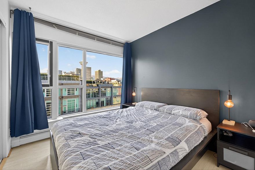 1201 183 Keefer Place