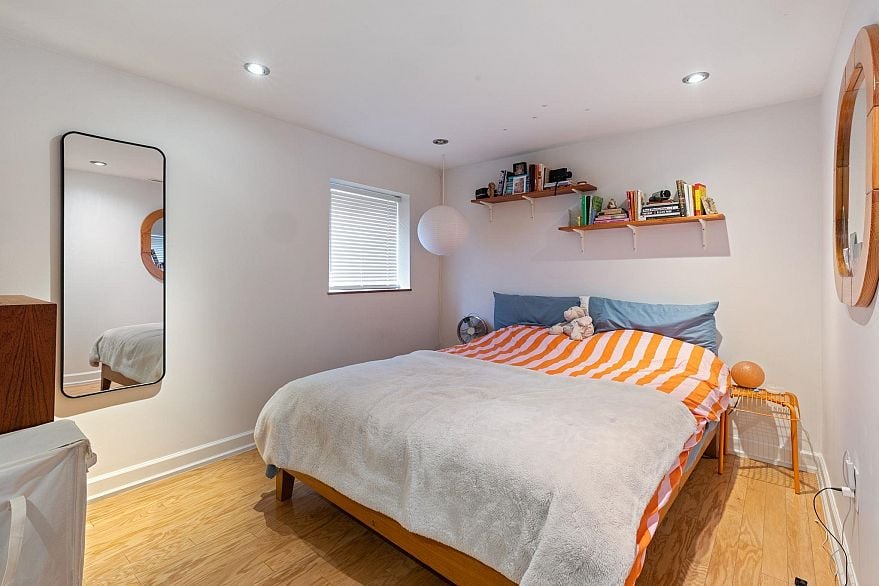 2156 E Pender Street