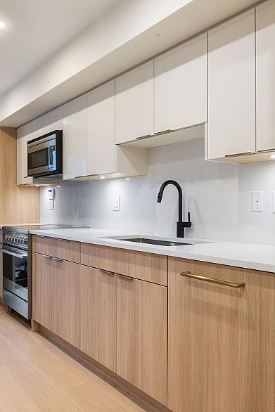 1 1933 Templeton Drive