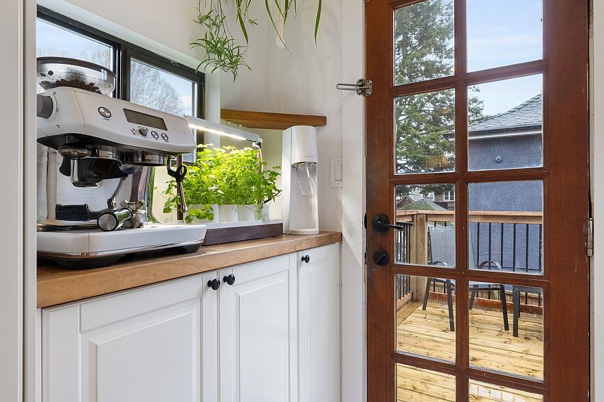 2156 E Pender Street