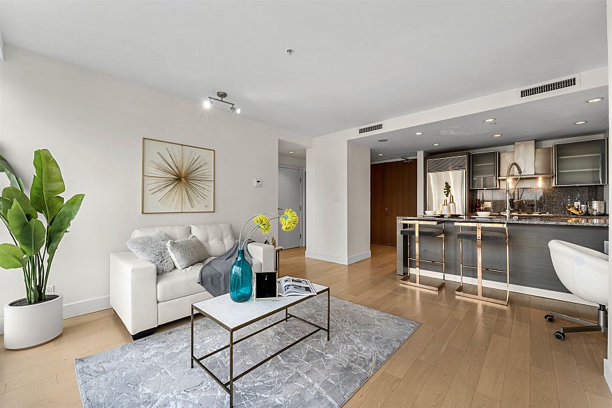 2107 1111 Alberni Street