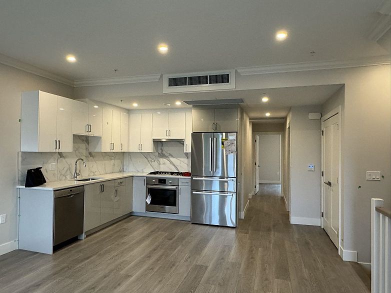 7555 OAK STREET, Vancouver BC V6P 4A4