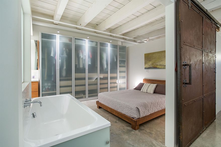 303 55 E Cordova Street