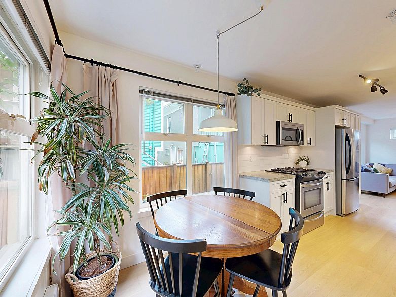 101 1672 E Pender Street