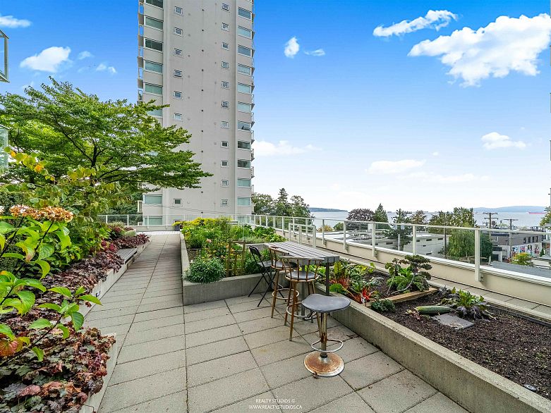 905 1221 Bidwell Street