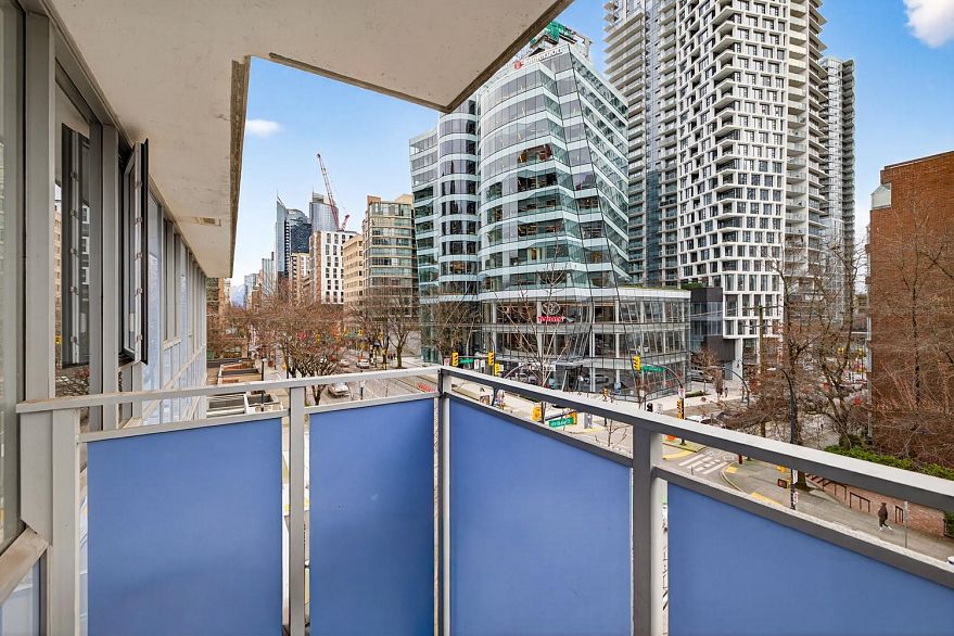 606 1009 Harwood Street