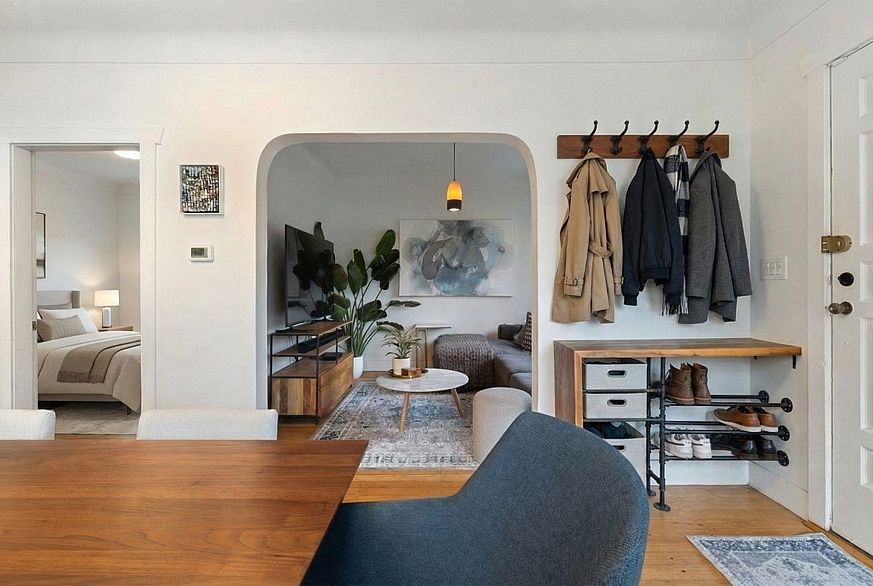 2156 E Pender Street