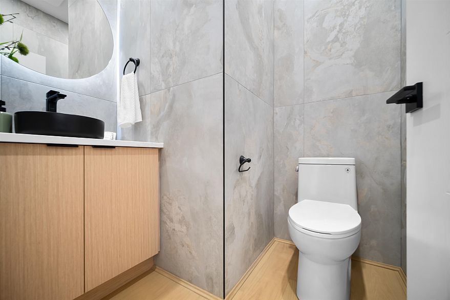 2 3576 E Pender Street