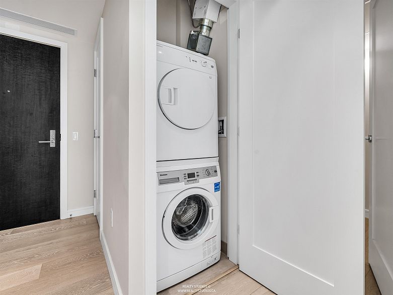 905 1221 Bidwell Street