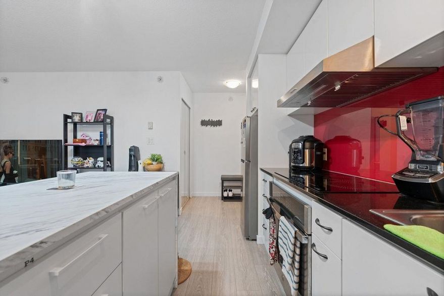 2205 111 W Georgia Street