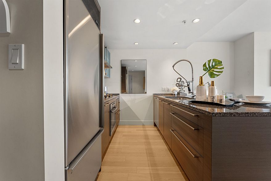 2107 1111 Alberni Street