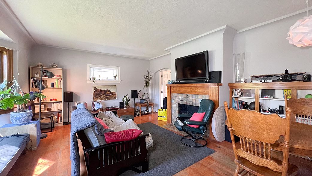 3088 Discovery Street