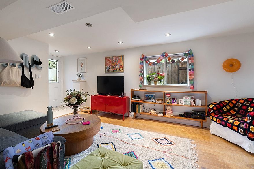 2156 E Pender Street