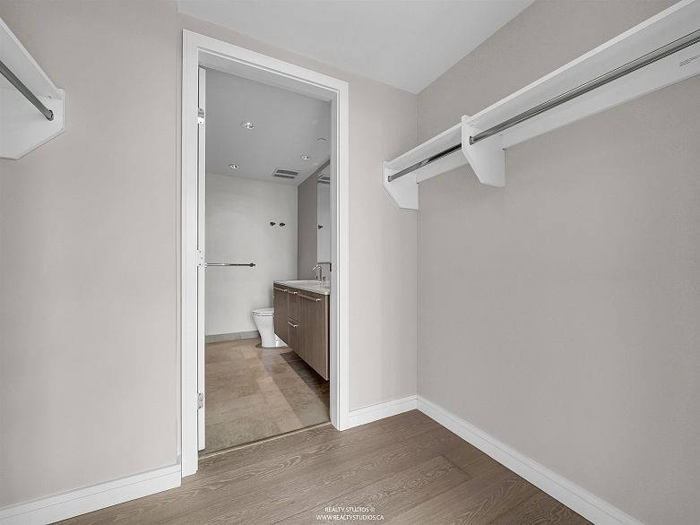 905 1221 Bidwell Street