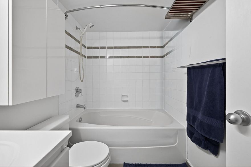 1201 183 Keefer Place