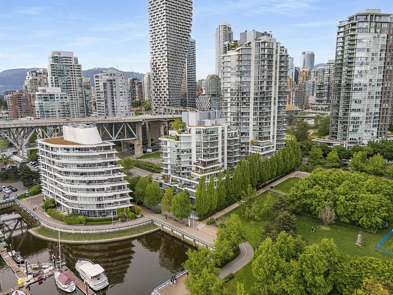 605 633 Kinghorne Mews