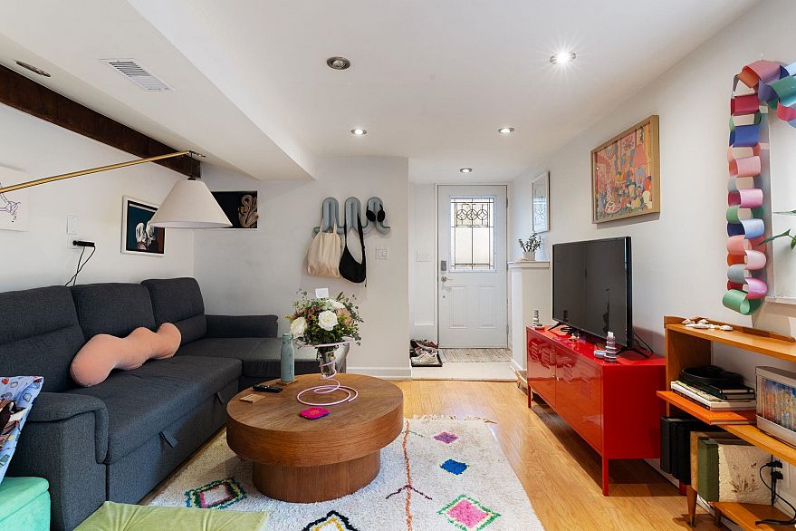 2156 E Pender Street