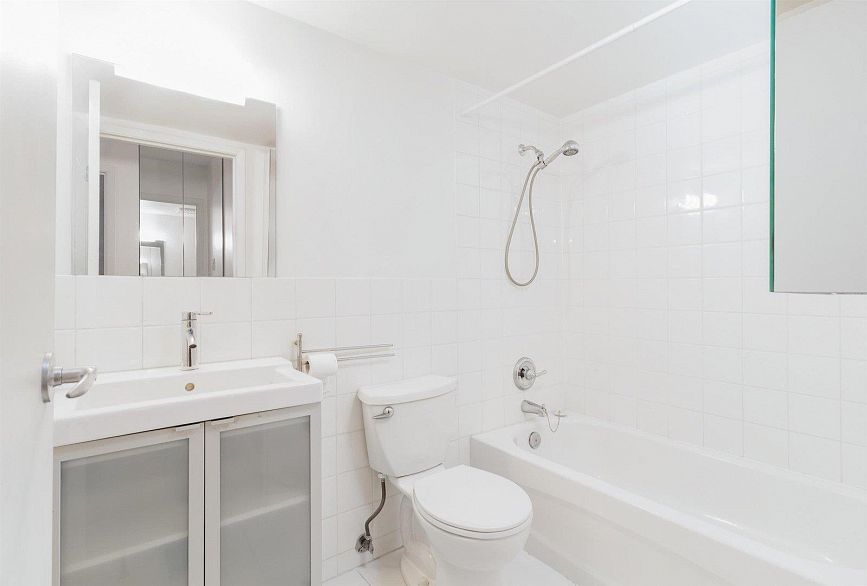 301 1080 Broughton Street