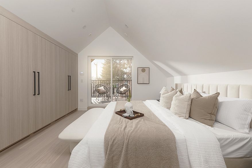 2 2755 W 11th Avenue