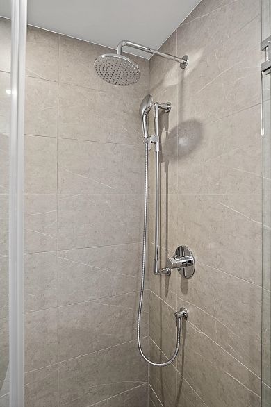 406 6485 Manitoba Street