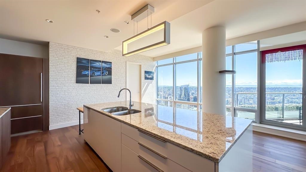 5004 1128 W Georgia Street