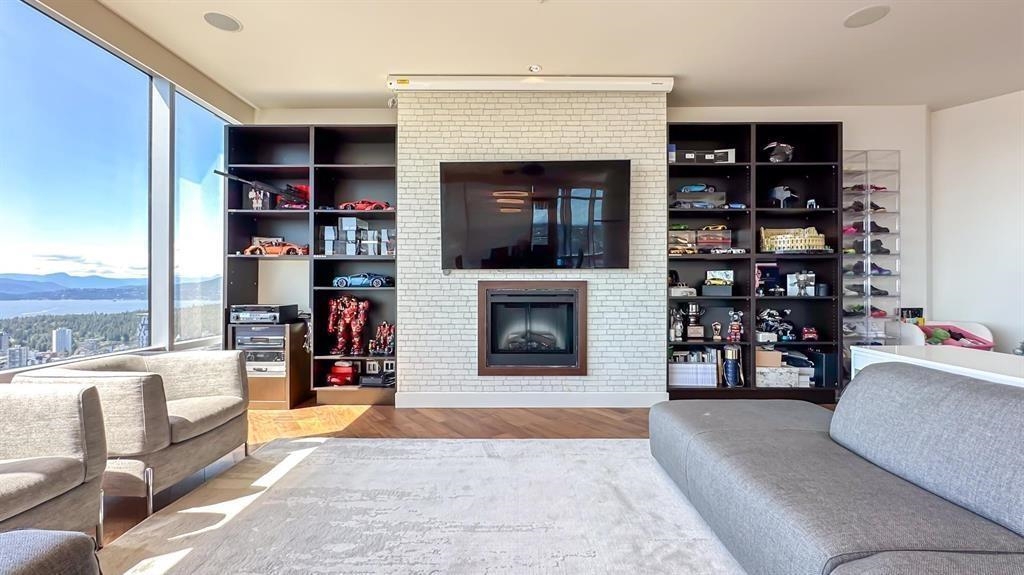 5004 1128 W Georgia Street