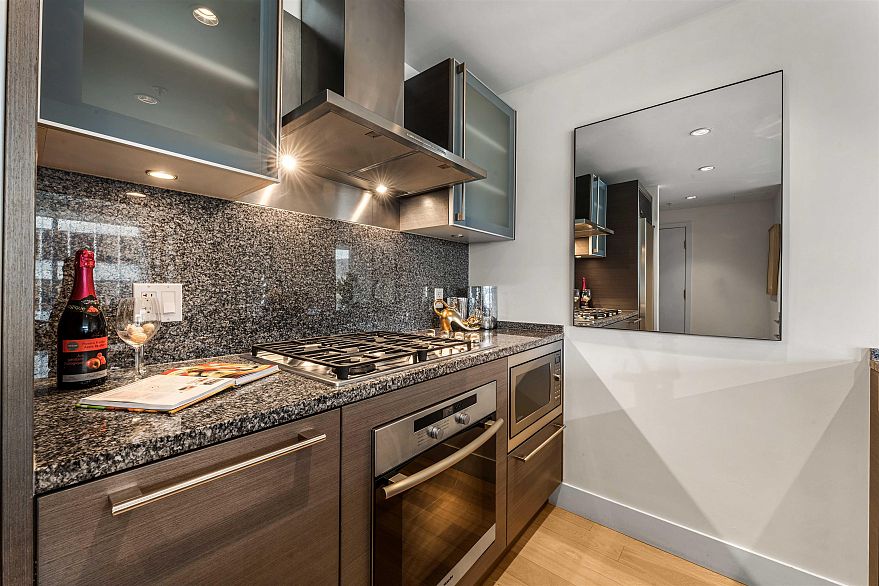 2107 1111 Alberni Street