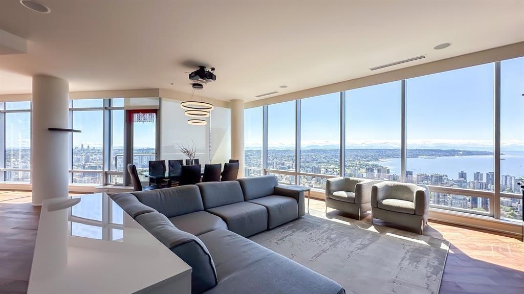 5004 1128 W Georgia Street